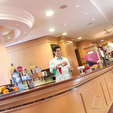 Hotel Mondial 3*