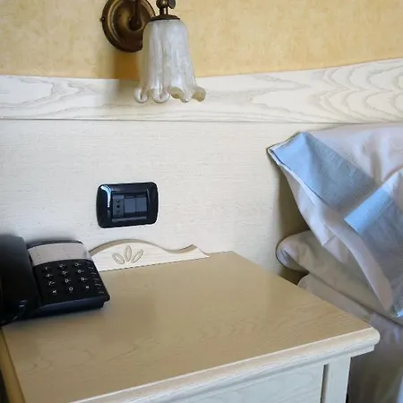 Mondial Hotel 3*